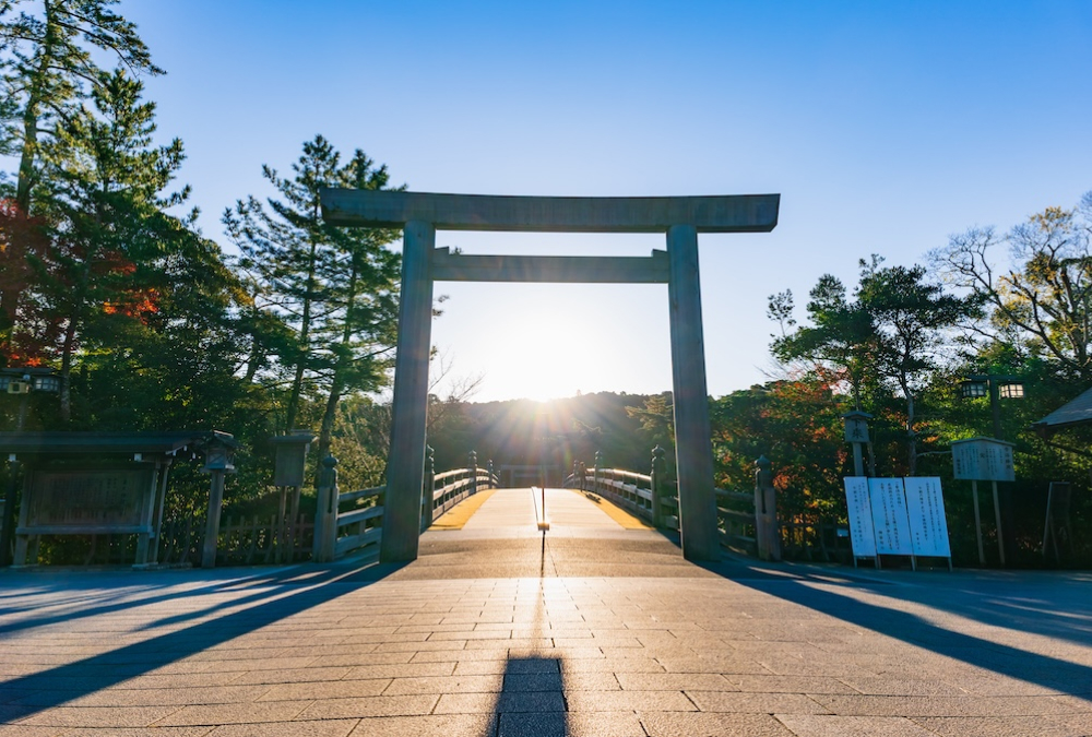 伊勢神宮での和装姿の新郎新婦