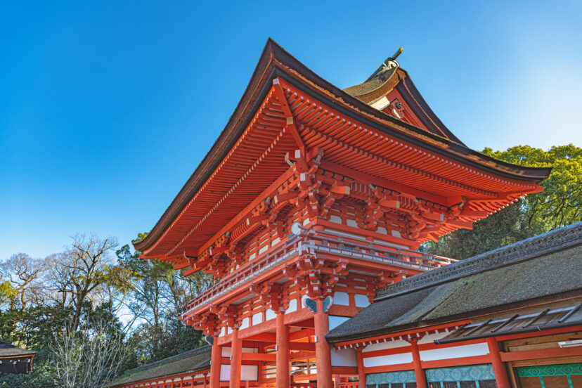 赤い下鴨神社の楼門