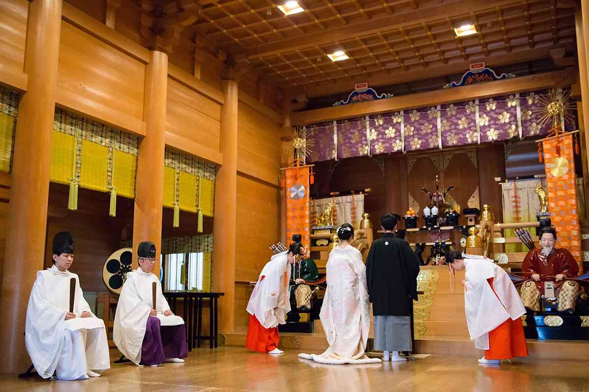冷暖房完備で快適な本殿での挙式環境