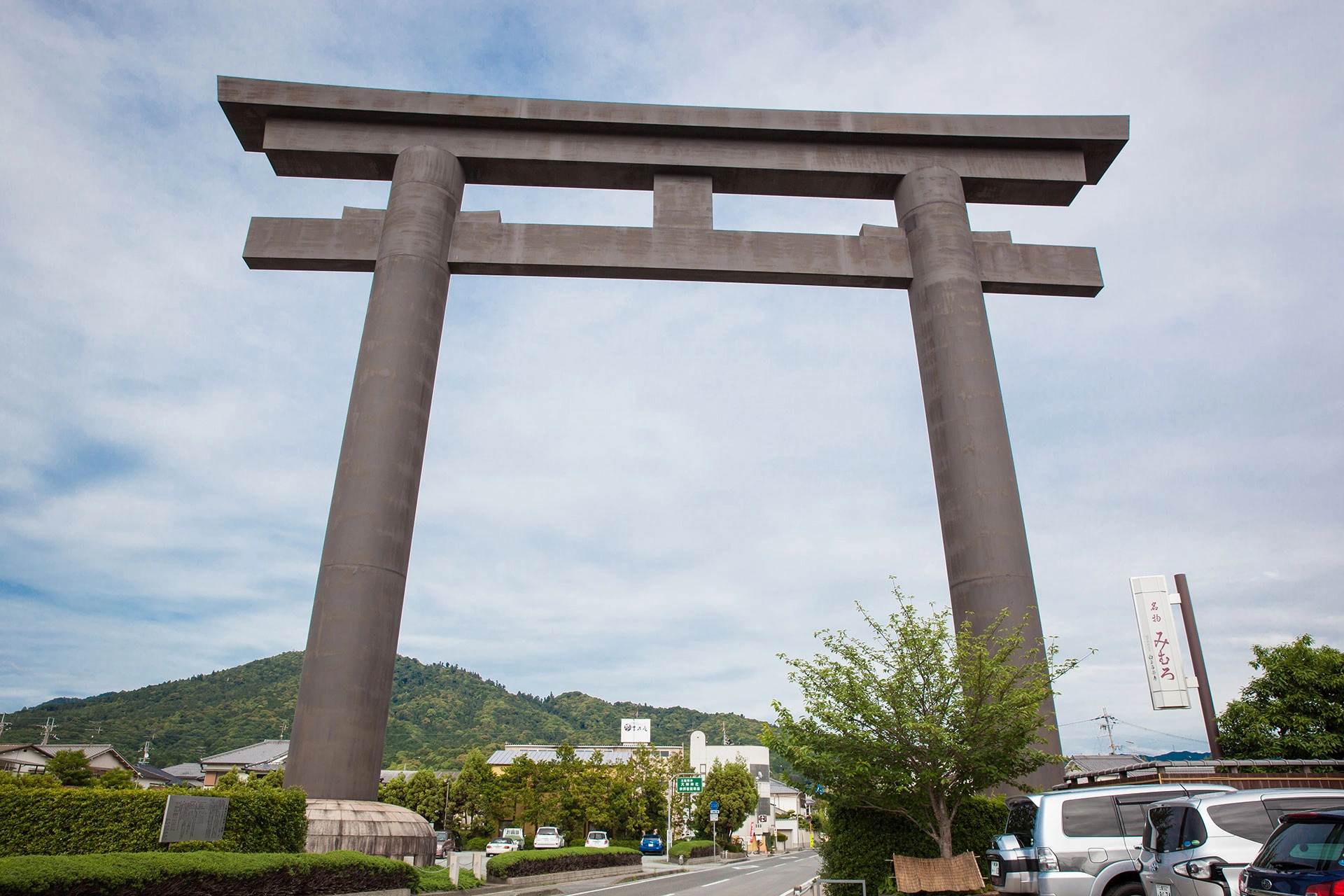 良縁成就の夫婦岩を擁する神社
