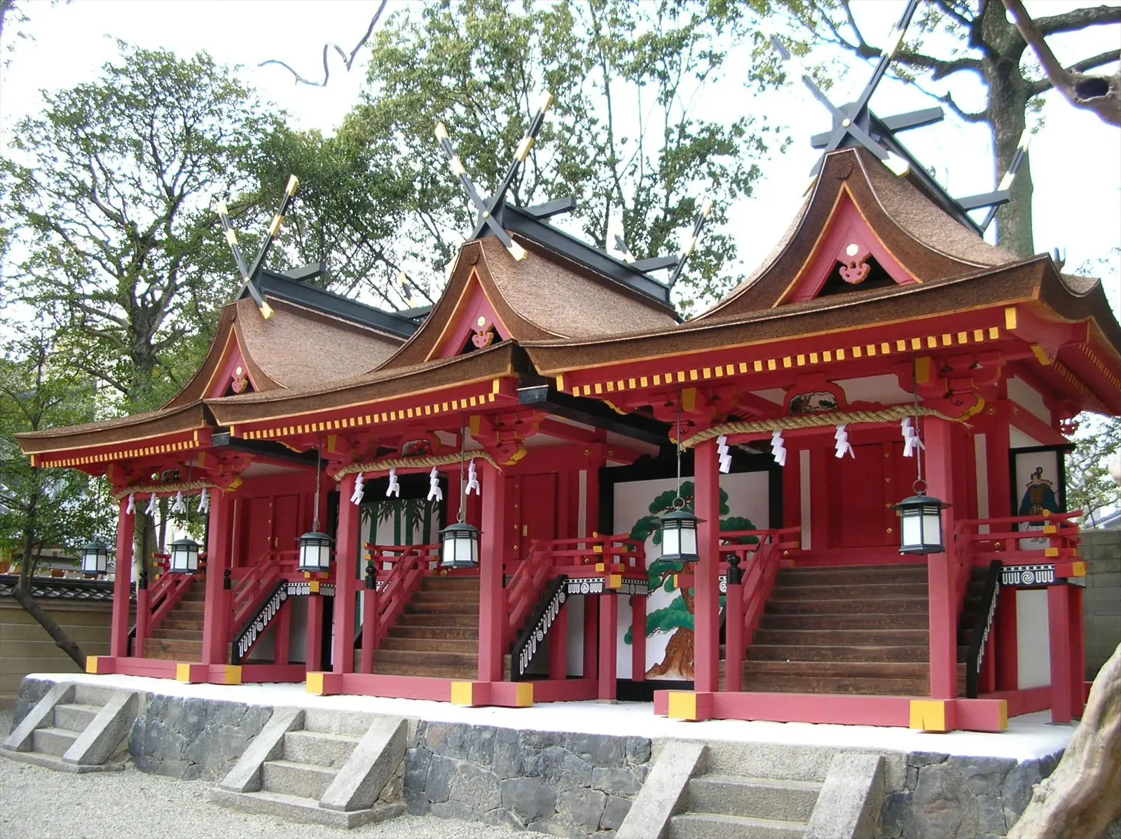 二駅から徒歩圏内の歴史ある神社