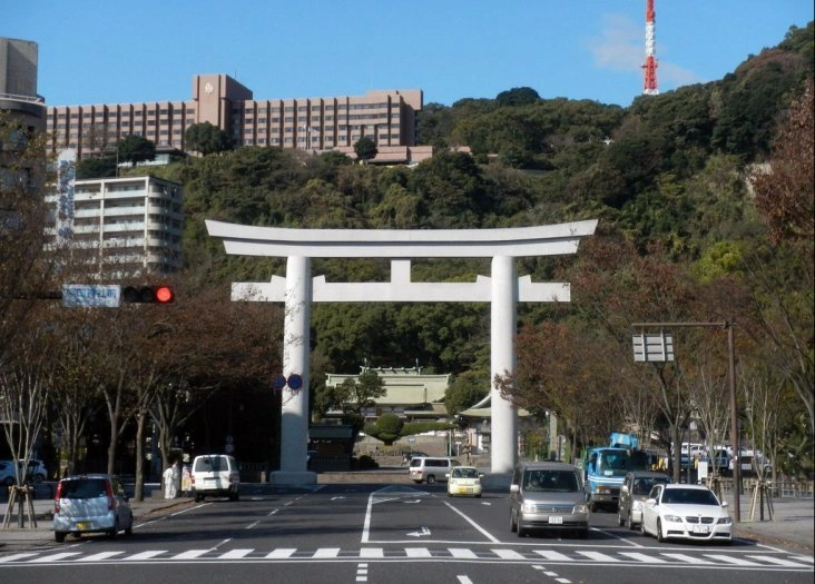 天文館の中心に佇む格式ある社