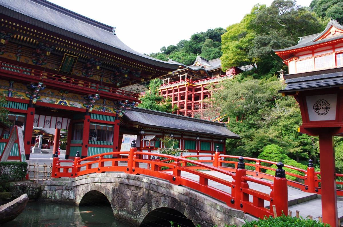 美しい日本庭園が彩る神聖な空間