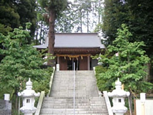 狭山丘陵の緑に包まれる神前式