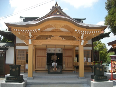 四季の花々が織りなす神聖な式