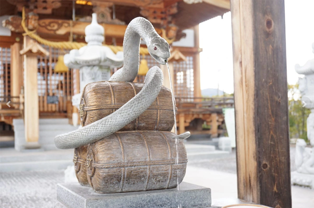 錦帯橋を望む絶景の歴史ある神社