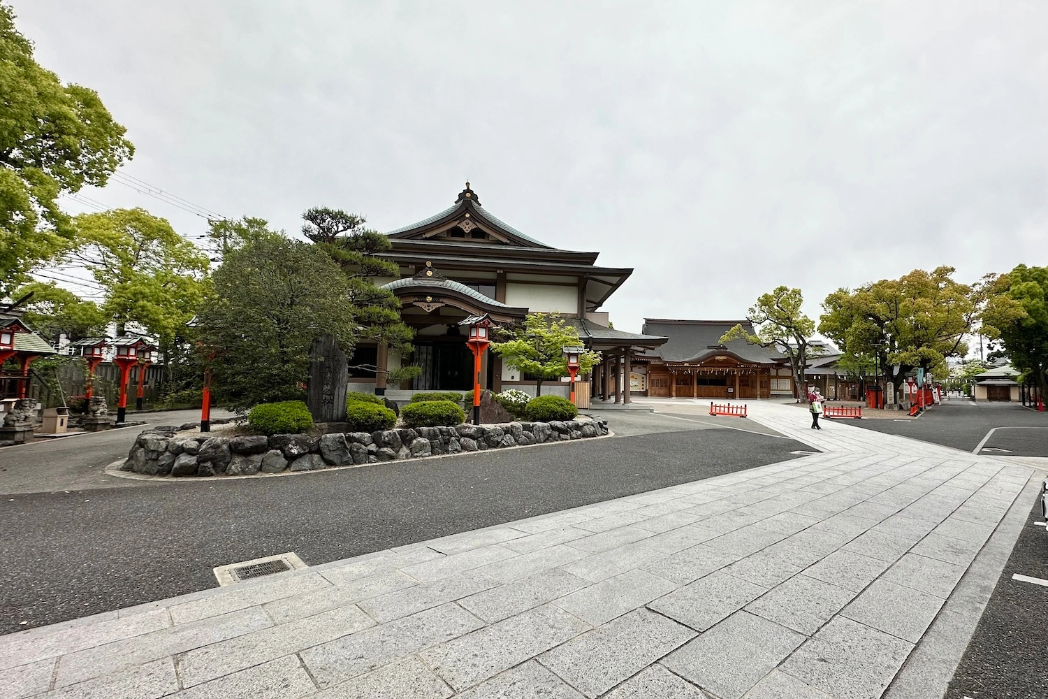 バリアフリー設計の整備された境内