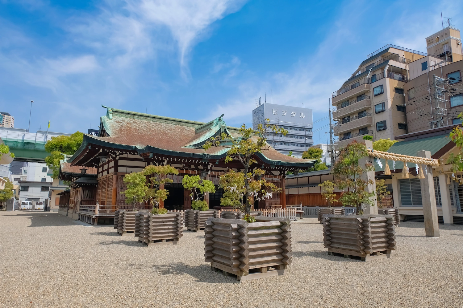 複数路線利用可能な好アクセスの神社