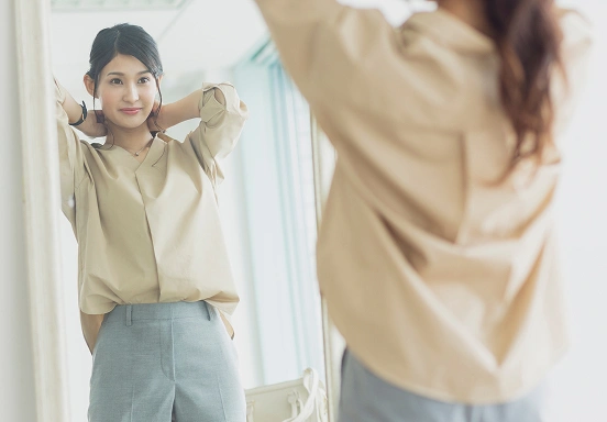 平服に着替える花嫁