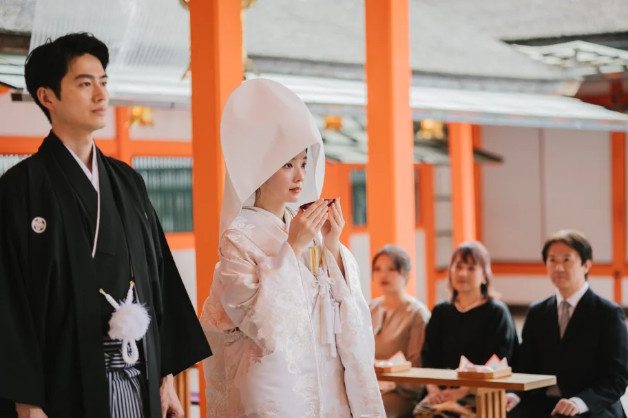 神社挙式と写真撮影のイメージ
